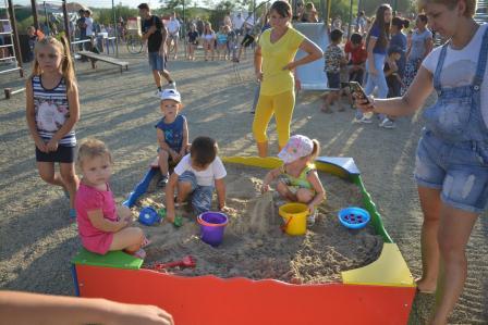 В хуторе Северокубанском открылись спортивная и детская площадки